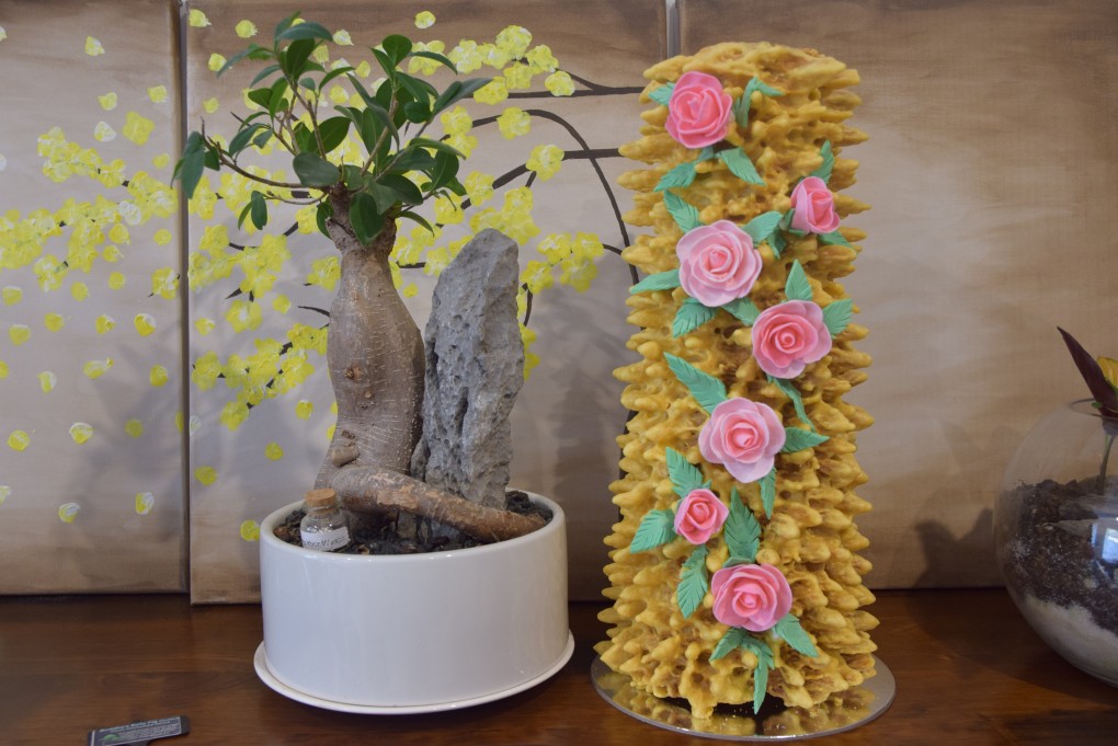 Extra large tree cake with flowers