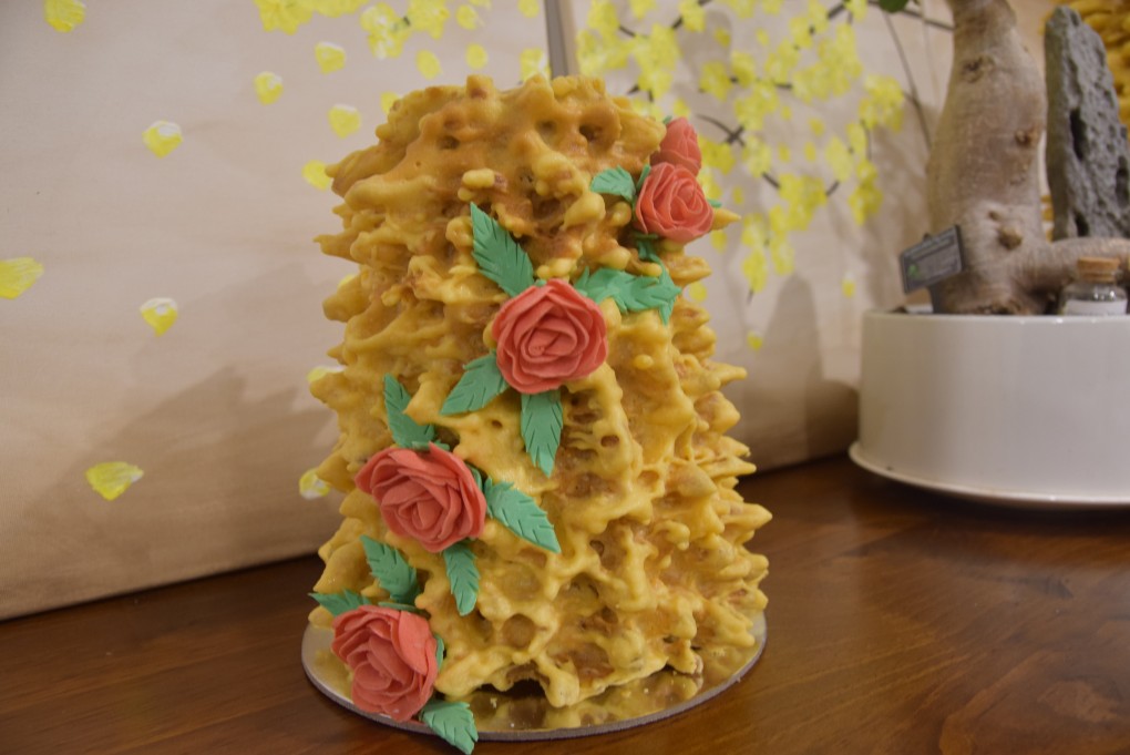 Tree cake decorated medium